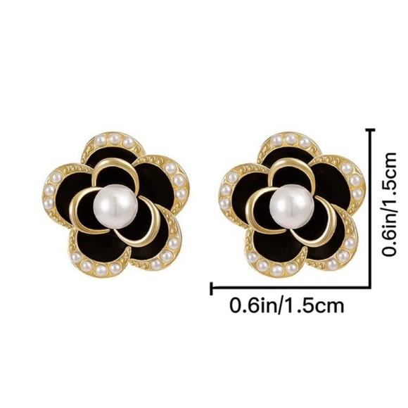 ROSE SHAPED FAUX PEARL STUD EARRINGS - Picture 2 of 6